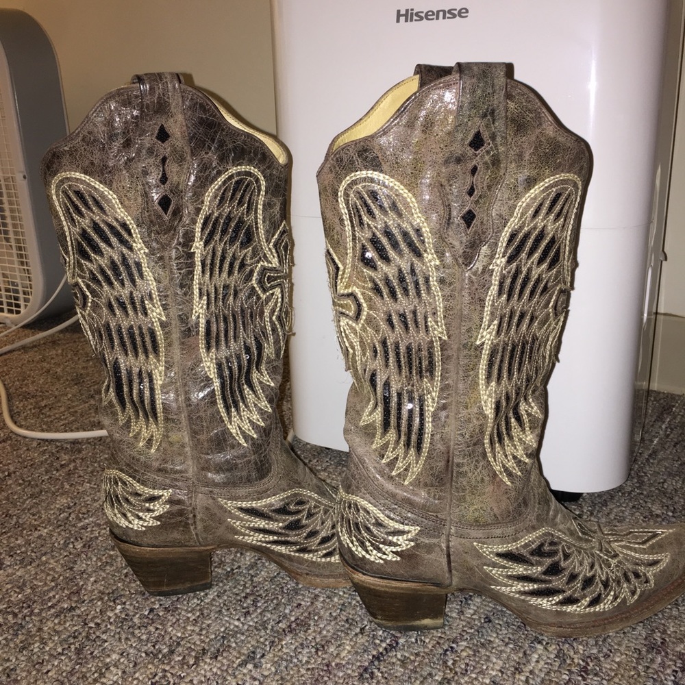 Beautiful Grey/Taupe Corral Boots